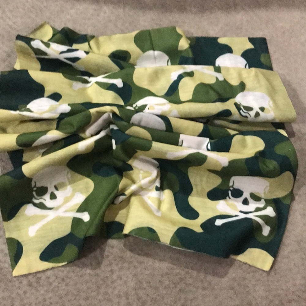 6/$20 New camo with skulls neck gaiter